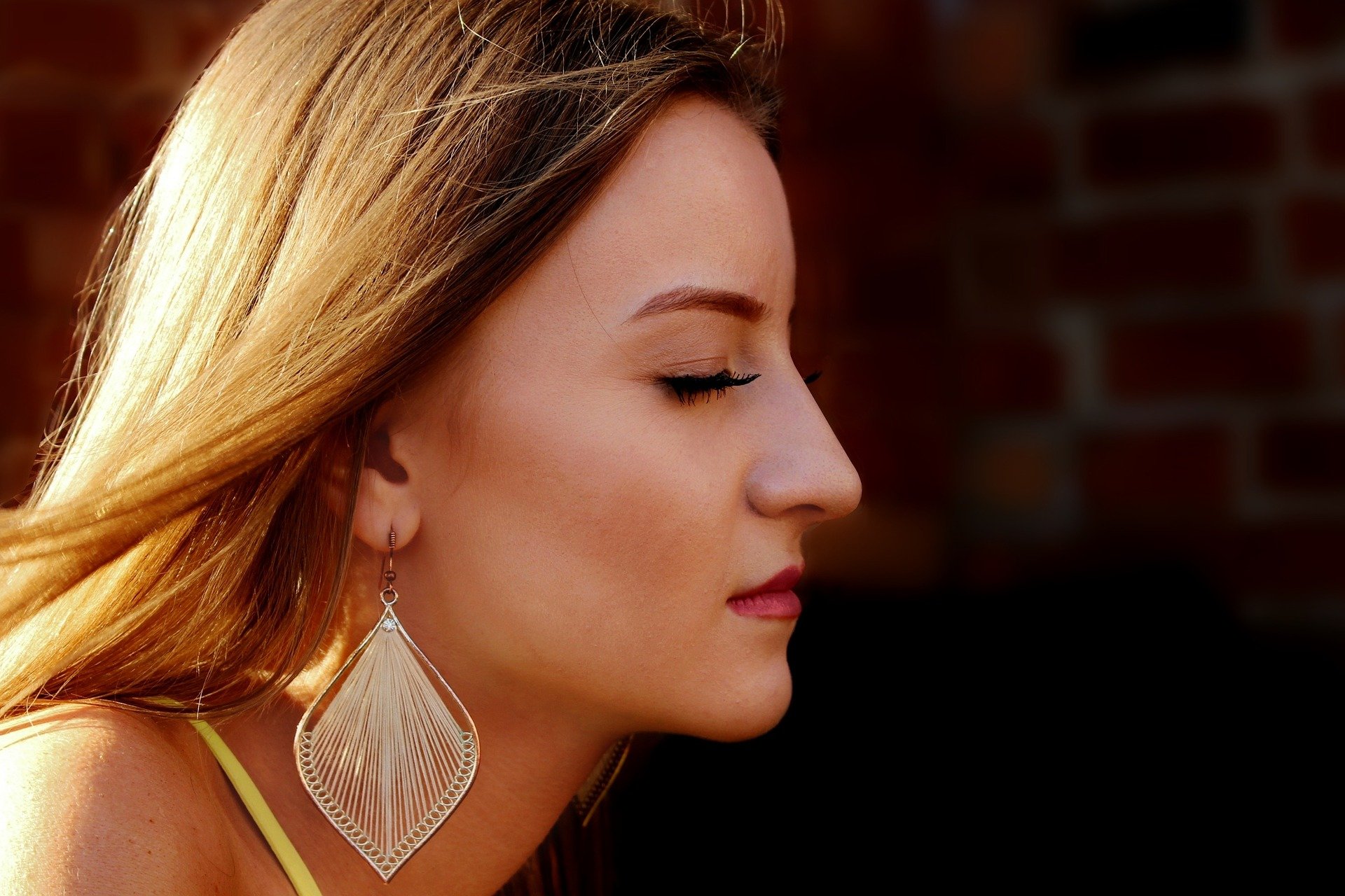 woman-1049070_1920